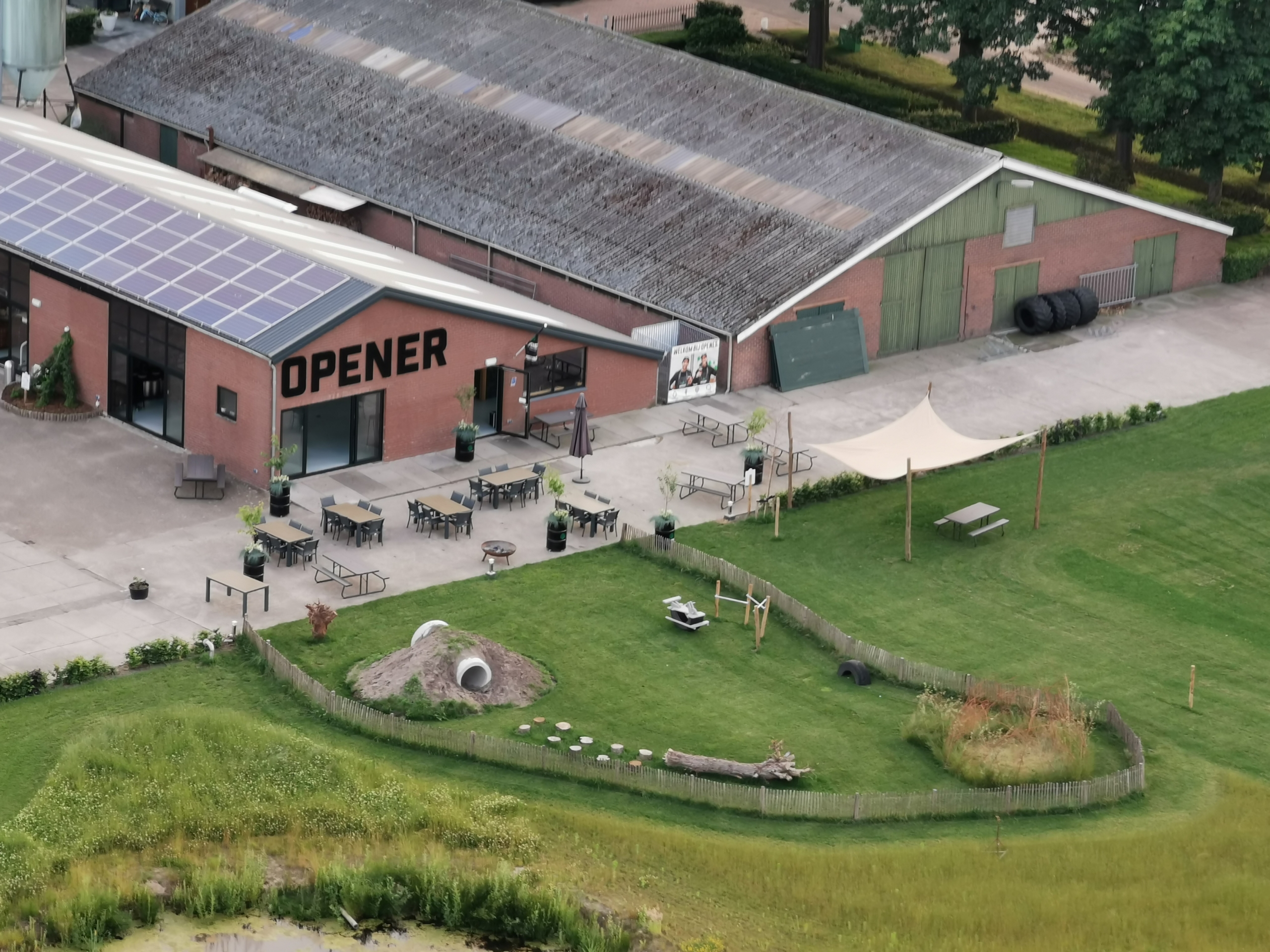 Opener Bier aerial view